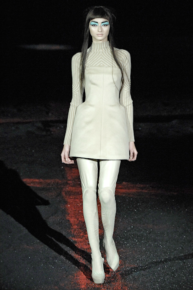 desfiles-amcqueen-parisinverno2007rtw-102