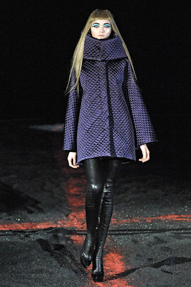 desfiles-amcqueen-parisinverno2007rtw-105
