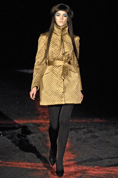 desfiles-amcqueen-parisinverno2007rtw-108