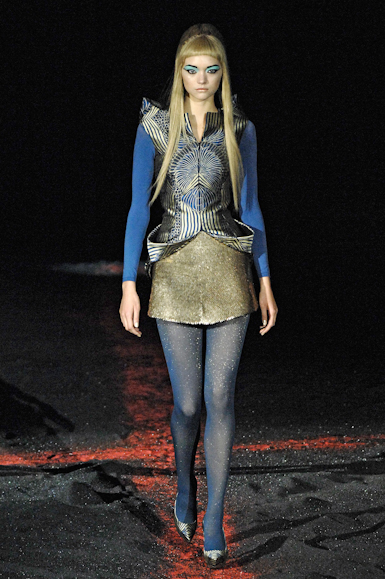 desfiles-amcqueen-parisinverno2007rtw-115