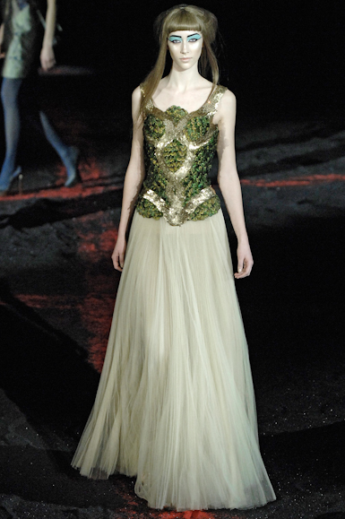 desfiles-amcqueen-parisinverno2007rtw-118