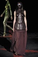 desfiles-amcqueen-parisinverno2007rtw-121