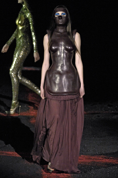 desfiles-amcqueen-parisinverno2007rtw-121