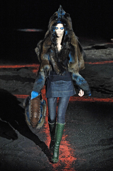 desfiles-amcqueen-parisinverno2007rtw-125
