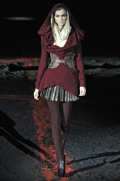 desfiles-amcqueen-parisinverno2007rtw-126