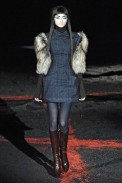 desfiles-amcqueen-parisinverno2007rtw-127