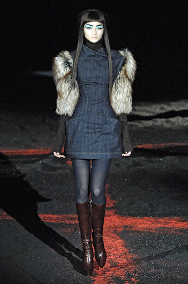 desfiles-amcqueen-parisinverno2007rtw-127