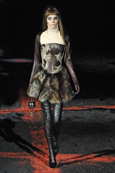 desfiles-amcqueen-parisinverno2007rtw-128