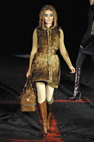 desfiles-amcqueen-parisinverno2007rtw-129