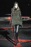 desfiles-amcqueen-parisinverno2007rtw-131