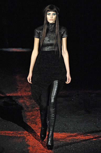 desfiles-amcqueen-parisinverno2007rtw-133