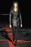 desfiles-amcqueen-parisinverno2007rtw-135
