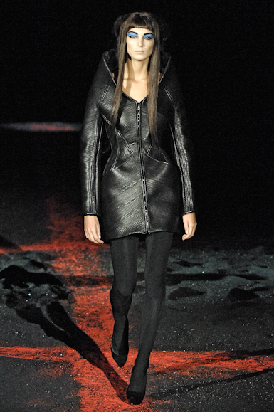 desfiles-amcqueen-parisinverno2007rtw-135