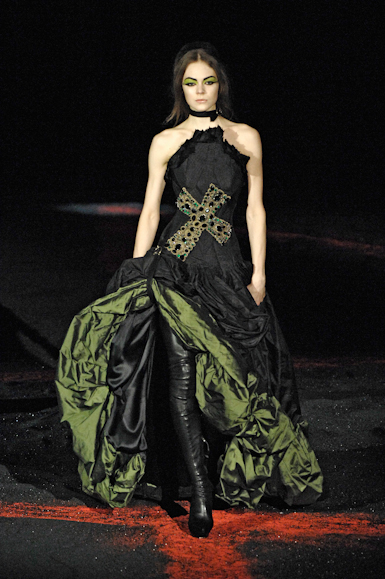 desfiles-amcqueen-parisinverno2007rtw-139