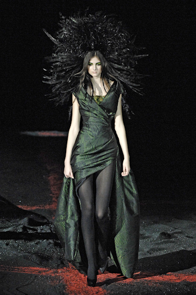 desfiles-amcqueen-parisinverno2007rtw-140