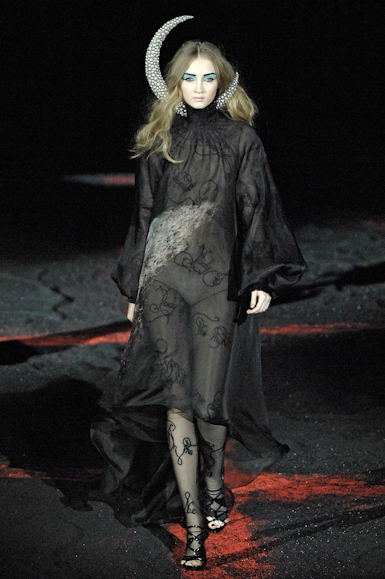 desfiles-amcqueen-parisinverno2007rtw-141