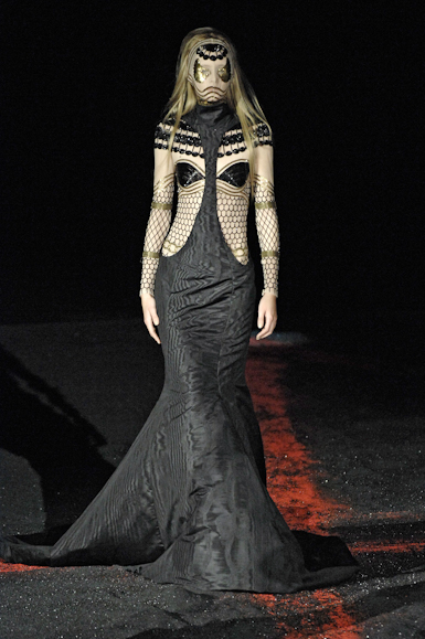 desfiles-amcqueen-parisinverno2007rtw-145