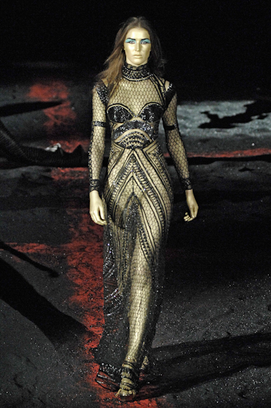desfiles-amcqueen-parisinverno2007rtw-148