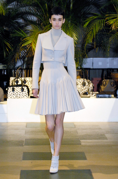 desfiles-azzedinealaia-parisinverno2007rtw-103
