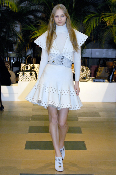 desfiles-azzedinealaia-parisinverno2007rtw-105