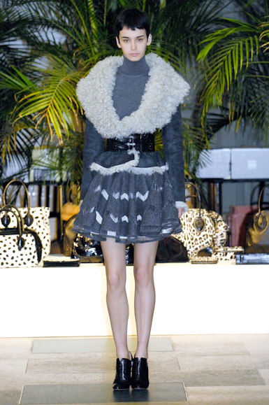 desfiles-azzedinealaia-parisinverno2007rtw-117