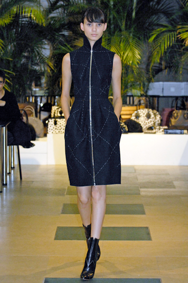 desfiles-azzedinealaia-parisinverno2007rtw-120