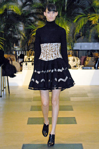 desfiles-azzedinealaia-parisinverno2007rtw-123