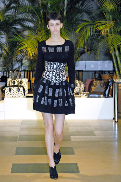 desfiles-azzedinealaia-parisinverno2007rtw-124