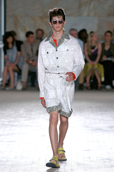 desfiles-amcqueen-milaoveraomen2008rtw-120