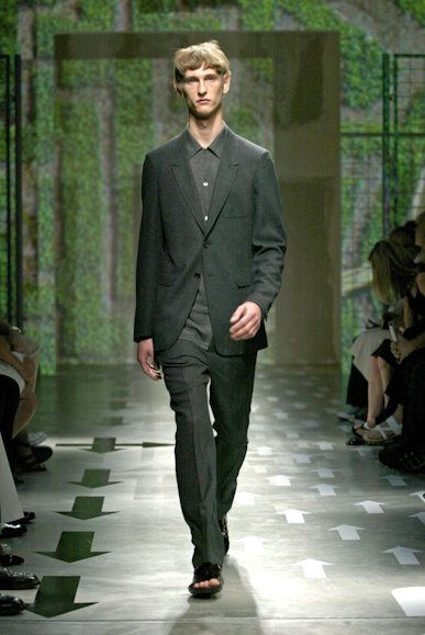 desfiles-prada-milaoveraomen2008rtw-101