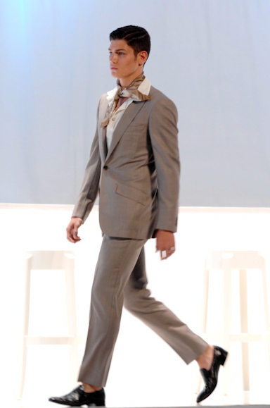 desfiles-valentino-milaoverao2008men-101
