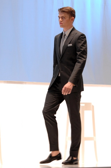 desfiles-valentino-milaoverao2008men-107