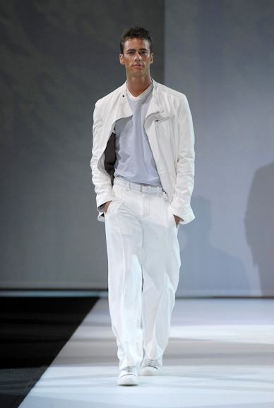 desfiles-armani-milaoverao2008men-109