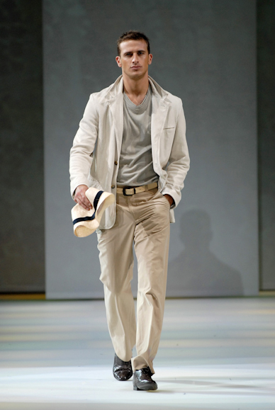 desfiles-armani-milaoverao2008men-116