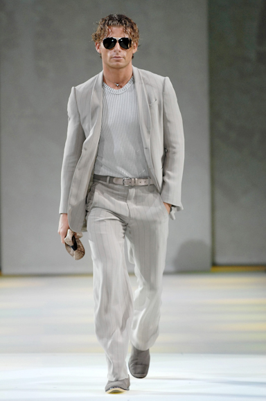 desfiles-armani-milaoverao2008men-120