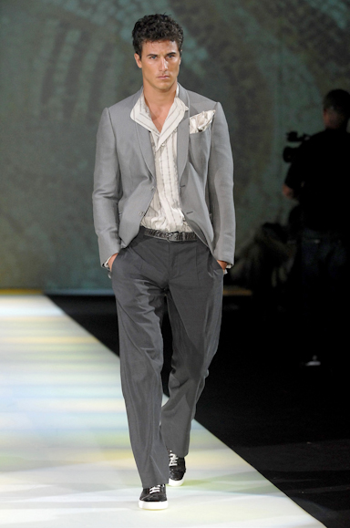 desfiles-armani-milaoverao2008men-132