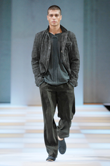 desfiles-armani-milaoverao2008men-152