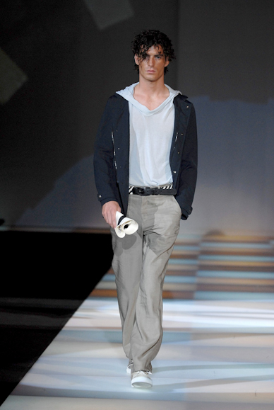 desfiles-armani-milaoverao2008men-156