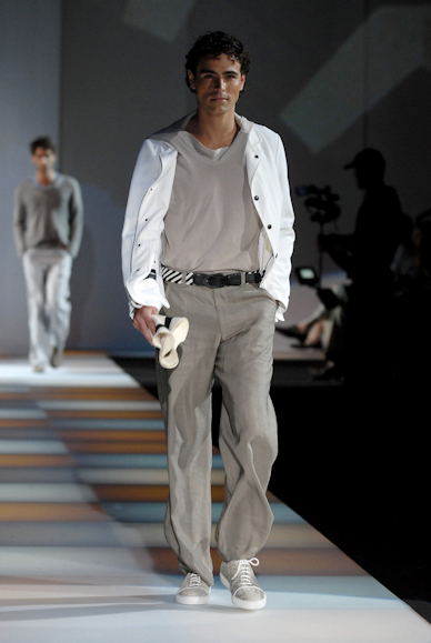 desfiles-armani-milaoverao2008men-157