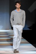 desfiles-armani-milaoverao2008men-159