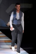 desfiles-armani-milaoverao2008men-161