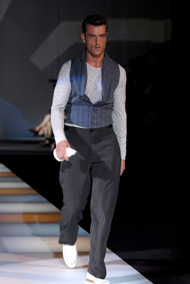 desfiles-armani-milaoverao2008men-161
