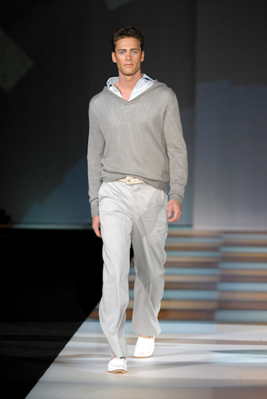 desfiles-armani-milaoverao2008men-162