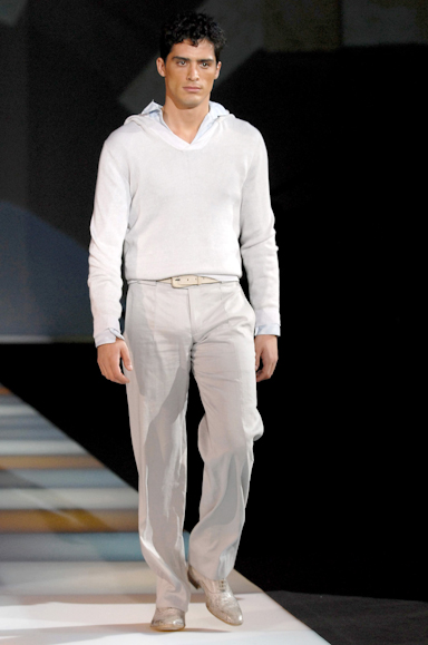 desfiles-armani-milaoverao2008men-163