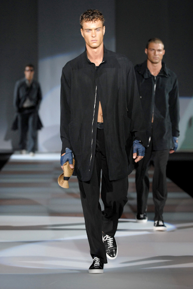 desfiles-armani-milaoverao2008men-165