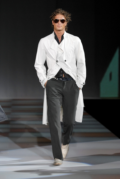 desfiles-armani-milaoverao2008men-168