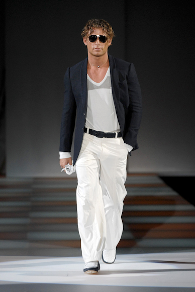 desfiles-armani-milaoverao2008men-171