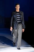 desfiles-armani-milaoverao2008men-175