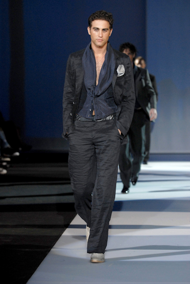 desfiles-armani-milaoverao2008men-176