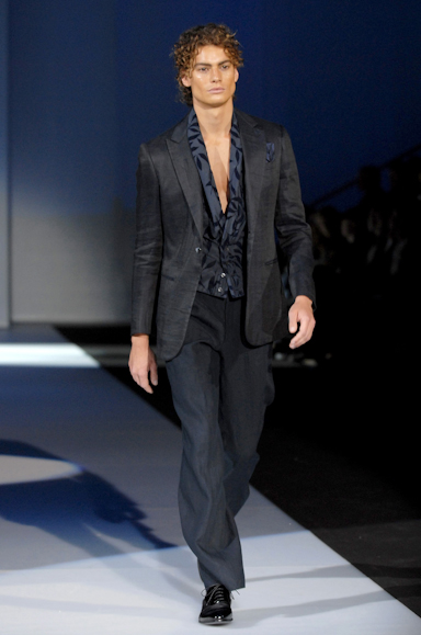 desfiles-armani-milaoverao2008men-183